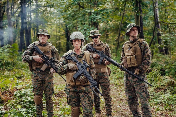 Escouade Soldats Guerre Moderne Formation Tactique Combat Femme Chef Équipe — Photo
