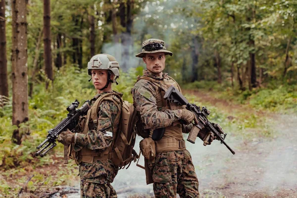 Modern Warfare Soldiers Squad Running Taktical Battle Formation Woman Jako — Stock fotografie