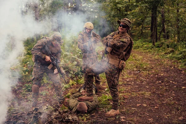Soldiers Squad Capture Alive Terrorist Interrogation Them Them Special Tactics — Stock Photo, Image