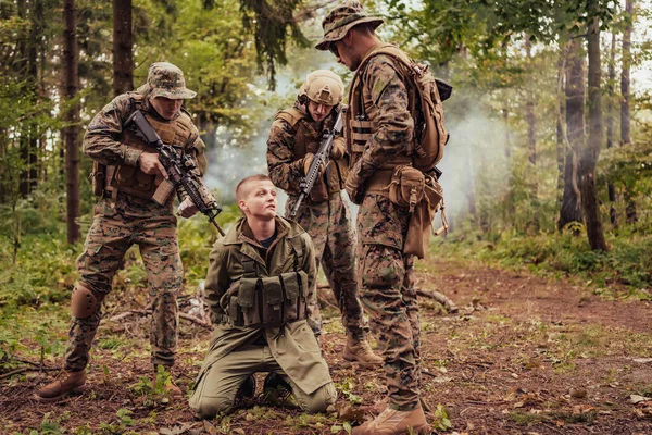 Escuadrón Soldados Fue Capturado Terrorista Vivo Interrogarlos Sobre Ellos Tácticas —  Fotos de Stock
