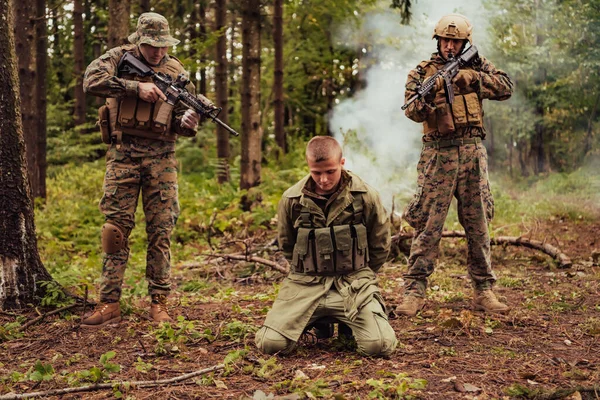 Esquadrão Soldados Foi Capturado Vivo Terrorista Interrogá Los Sobre Eles — Fotografia de Stock