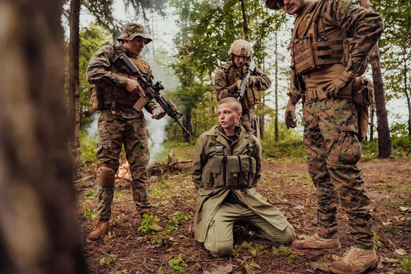Escuadrón Soldados Fue Capturado Terrorista Vivo Interrogarlos Sobre Ellos Tácticas — Foto de Stock