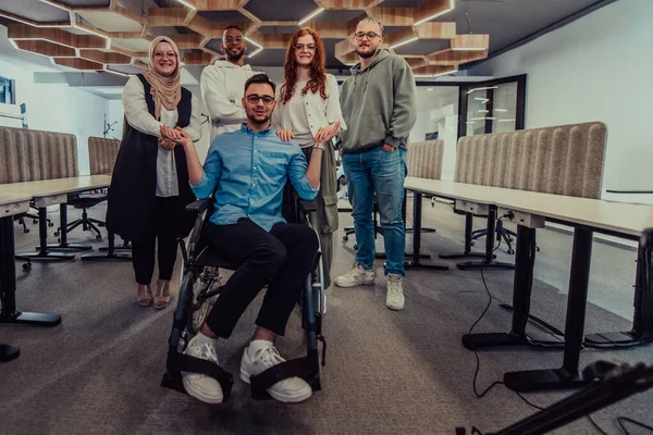 Young Businessmen Modern Office Extend Handshake Business Colleague Wheelchair Showcasing — Stock Photo, Image