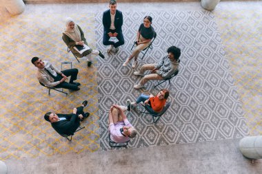 Bir grup genç girişimcinin üst düzey görüşü, kurumsal zorlukları ve yenilikçi çözümleri büyük çaplı modern sınırların içinde tartışmak üzere bir araya gelerek bir araya geldiler.