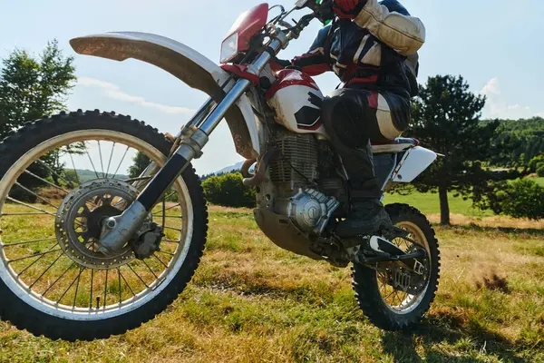 Fearless Professional Motocross Rider Skillfully Executes Extreme Back Wheelie Maneuver — Stock Photo, Image