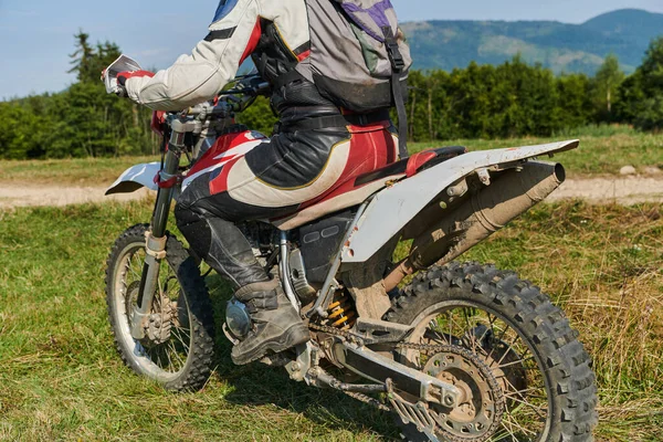 Foto Ravvicinata Pilota Professionista Motocross Azione Mostra Pneumatico Vari Componenti — Foto Stock