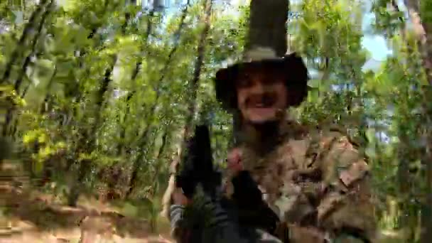 Pov Close Groep Soldaten Mikt Met Een Geweer Tijdens Het — Stockvideo