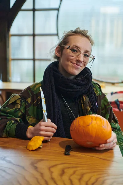 Modern Blonde Woman Military Uniform Carving Spooky Pumpkins Knife Halloween — Stock Photo, Image
