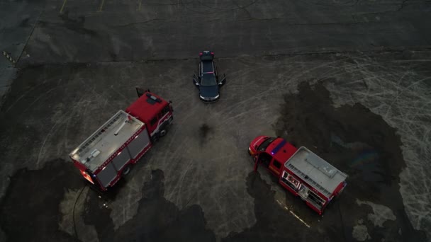 Αεροπλάνο Drone Μιας Ομάδας Επαγγελματιών Πυροσβεστών Που Συνεργάζονται Για Σβήσουν — Αρχείο Βίντεο