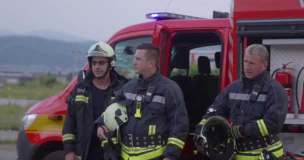 Brandweerman Team Portret Succesvolle Reddingsmissie Brandweerwagen Firemans Team Achtergrond — Stockvideo