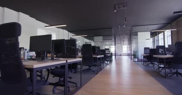 Moderna Uppstartscenter Som Består Glaskontor Modern Företagsmiljö Med Fokus Den — Stockvideo