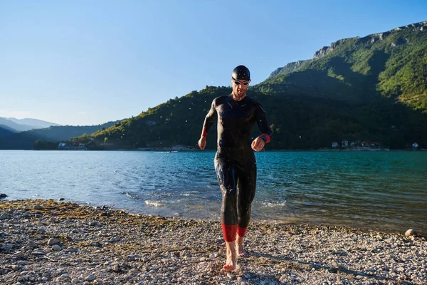 Triathlon Athlete Starting Swimming Training Lake — Stock Photo, Image