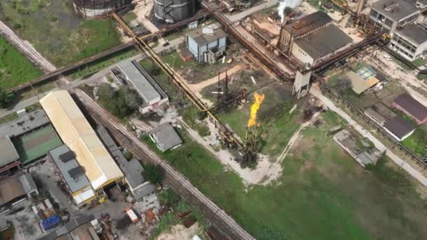 Κάψιμο Πυρσού Χημικό Εργοστάσιο Εκπομπές Επιβλαβών Ουσιών Στην Ατμόσφαιρα Καμινάδα — Αρχείο Βίντεο