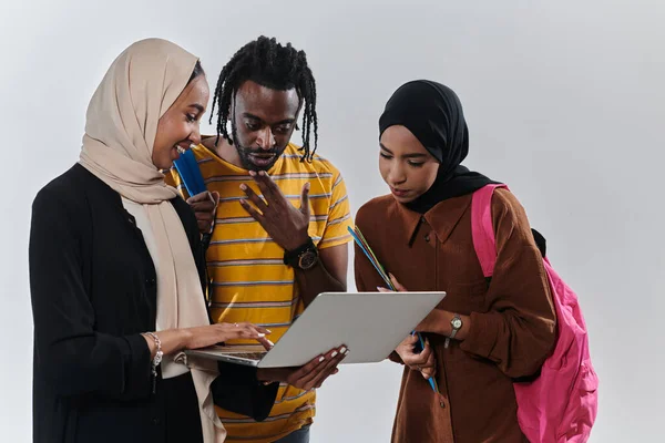 Group Students Including African American Student Two Hijab Wearing Women — Stock Photo, Image
