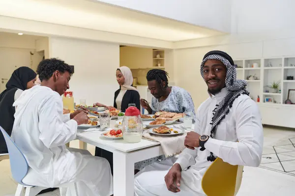 Traditional Diverse Muslim Family Comes Together Share Delicious Iftar Meal — Stock Photo, Image