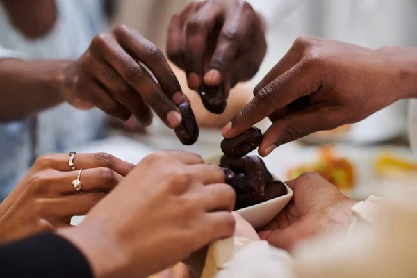 Poignant Close Diverse Hands Muslim Family Delicately Grasp Fresh Dates — Stock Photo, Image