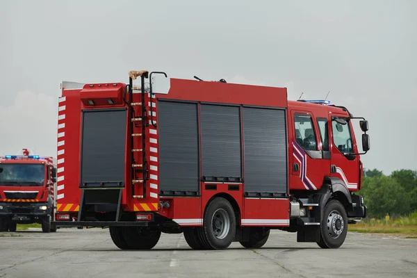 Deze Fascinerende Scène Staat Een Ultramoderne Brandweerwagen Uitgerust Met Geavanceerde — Stockfoto