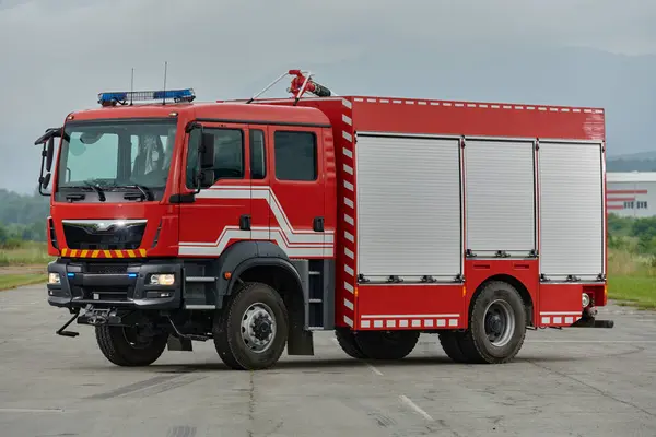 Denna Fängslande Scen Står Toppmodern Brandbil Utrustad Med Avancerad Räddningsteknik — Stockfoto