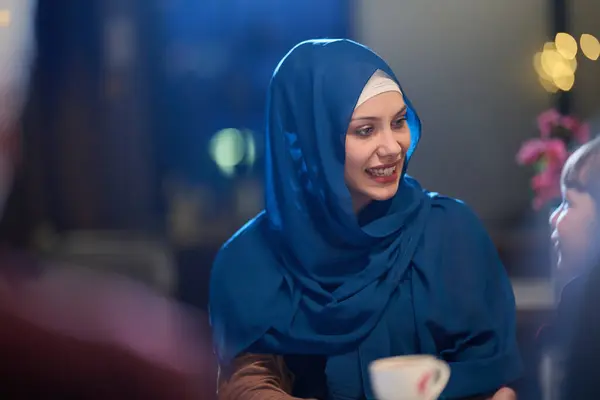 Modern Restaurant Beautiful European Muslim Woman Gracefully Enjoys Ambiance Culinary — Stock Photo, Image