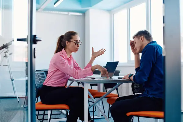 Furious Business Director Startup Office Berating Her Employee Business Mistakes — Stock Photo, Image