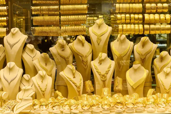 Golden Splendor Exquisite Handcrafted Gold Jewelry Displayed Bustling Streets Traditional — Stock Photo, Image