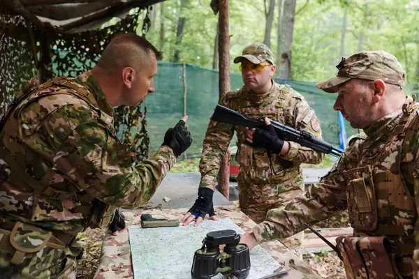 Highly Trained Military Unit Strategizes Organizes Tactical Mission While Studying — Stock Photo, Image
