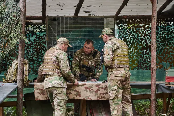 Een Goed Getrainde Militaire Eenheid Voert Een Tactische Missie Uit — Stockfoto