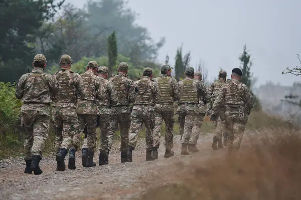 Elite Military Unit Led Major Confidently Parades Dense Forest Showcasing — Stock Photo, Image