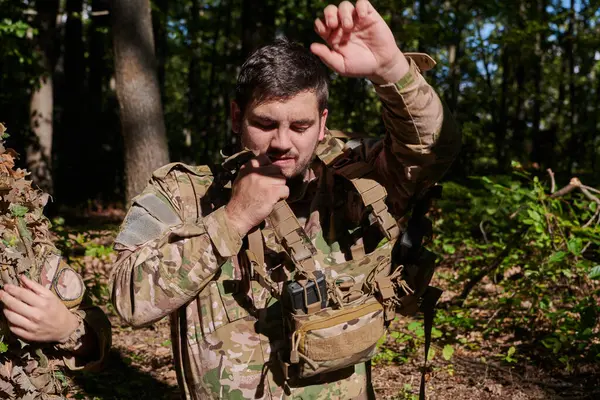 Элитный Солдат Излучает Целеустремленность Готовность Готовый Опасной Военной Операции Захватывая — стоковое фото