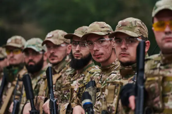 Combatientes Soldados Pie Junto Con Armas Fuego Retrato Grupo Miembros —  Fotos de Stock