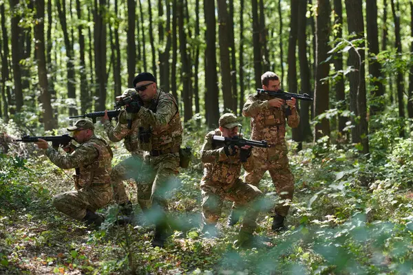 Uma Unidade Militar Antiterrorista Especializada Realiza Uma Operação Secreta Florestas — Fotografia de Stock