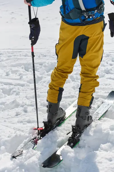 Eine Nahaufnahme Eines Bergsteigers Ausgedienter Ausrüstung Enthüllt Die Geschichte Zahlloser — Stockfoto