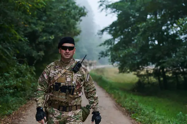 Soldat Élite Fait Preuve Une Détermination État Préparation Ciblés Préparés — Photo