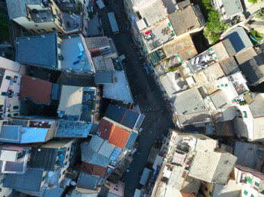 Manarola Köyü Cinque Terre Sahil İtalya. Liguria 'nın renkli kasabası beş Cinque Terre' den biri. Ulusal Park Cinque Terre 'deki Manarola geleneksel İtalyan köyü. Kayaların üzerinde renkli evler var.