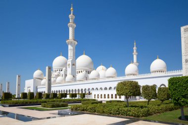Abu Dabi 'deki ünlü Şeyh Zayed camii, Birleşik Arap Emirlikleri.