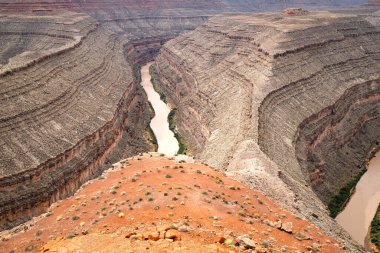 Goosenecks Eyalet Parkı, Utah, ABD 'de San Juan nehri üzerinde.