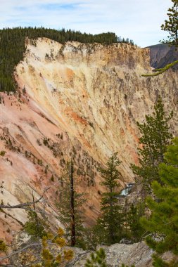 Yellowstone Ulusal Parkı 'ndaki Şelale ve Kanyon, Wyoming, ABD
