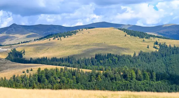 Romanya Transalpina karayolu dağ bölgesi doğa manzarası