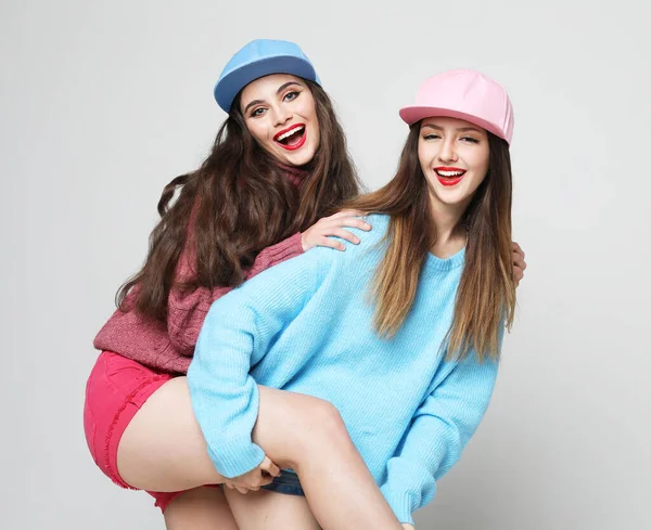 Lifestyle Friendship Young People Concept Two Cheerful Beautiful Young Women — Photo