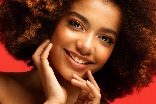 Lifestyle Emotie Mensen Concept Jonge Mooie Afrikaanse Amerikaanse Vrouw Met — Stockfoto