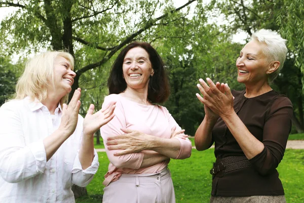 Women Friends Park Celebrate Birthday Clap Your Hands Congratulate Rejoice — Foto de Stock