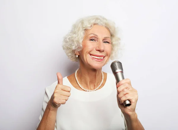 Lifestyle Old People Concept Happy Old Curly Woman Singing Microphone — Foto de Stock