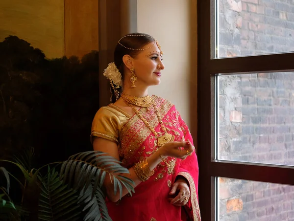Indiase Cultuur Religie Mode Indiaanse Bruiloft Portret Van Aantrekkelijke Hindoe — Stockfoto