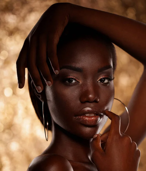 Close Beautiful Black Woman Fashion Make Glamorous Portrait Gold Background — Photo