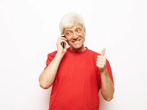 Moderner Lebensstil Technik Und Altenkonzept Ein Älterer Mann Roten Shirt — Stockfoto