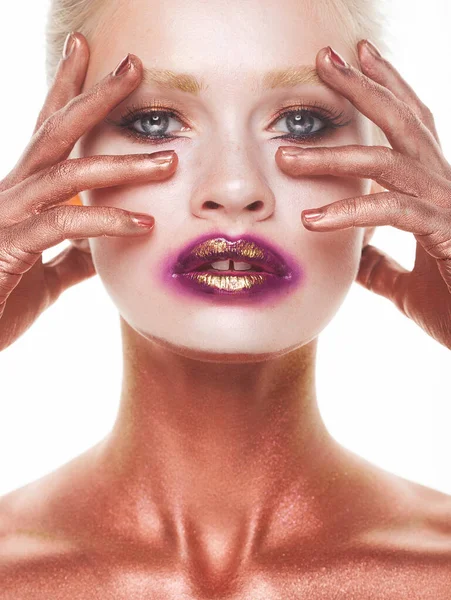 Mujer Joven Con Fantasía Brillante Maquillaje Inusual Foto Estudio Arte —  Fotos de Stock