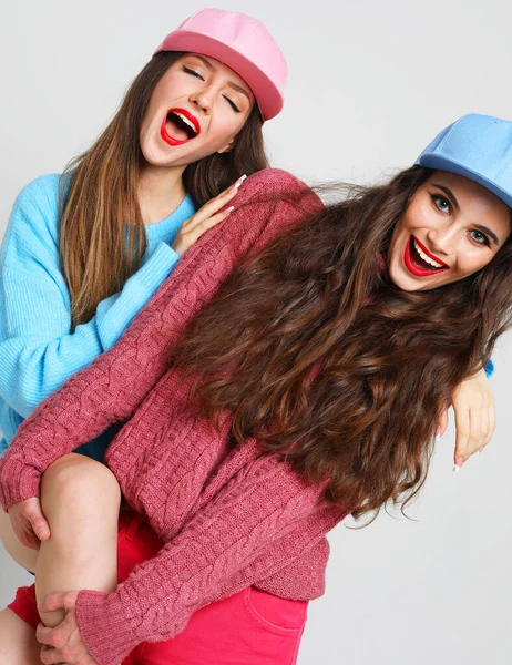 Two Young Hipster Girl Friends Together Having Fun Lifestyle People — Stock Photo, Image