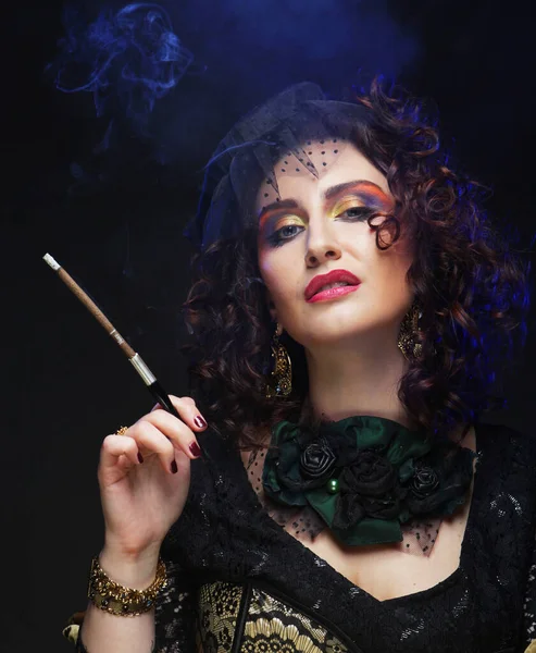 Beautiful Adult Woman Retro Style Holds Mouthpiece Cigarette Smokes Elegantly — Stock Photo, Image