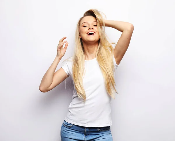 Smiling Young Woman Long Blond Hair Dressed White Shirt Jeans — 图库照片