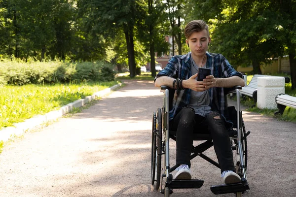 Young Disabled Man Wheelchair Walking Park Listening Music Lifestyle Concept — Stock Photo, Image